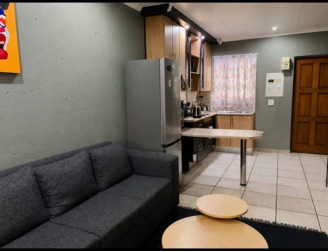 2 BEDROOM APARTMENT FOR SALE IN VANDERBIJLPARK SE 6